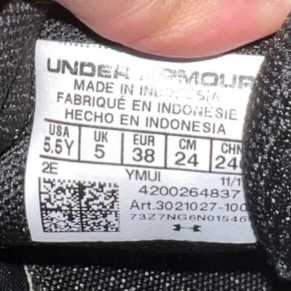 Under Armour UA Pursuit Triple Black 3021027-100 Youth 5.5 - Picture 9 of 10